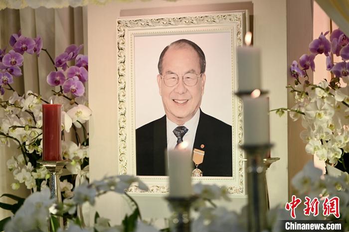 4月14日下午，香港潮属社团总会创会主席陈伟南的吊唁仪式在香港殡仪馆举行，大批亲友及社会各界人士到场悼念。陈伟南于今年3月20日逝世，享年106岁。图为陈伟南的遗像。 <a target='_blank' href='/'>中新社</a>记者 李志华 摄