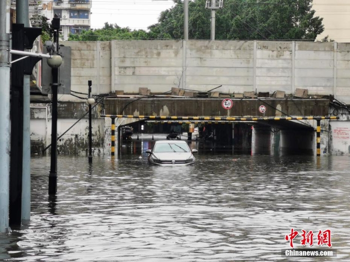5月22日凌晨，广西桂林市迎来强降雨，市区部分道路积水无法通行。(资料图)欧惠兰 摄