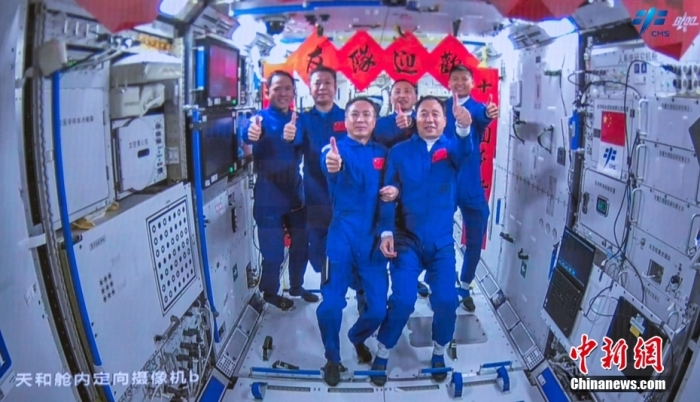 中国航天员太空“全家福”上新