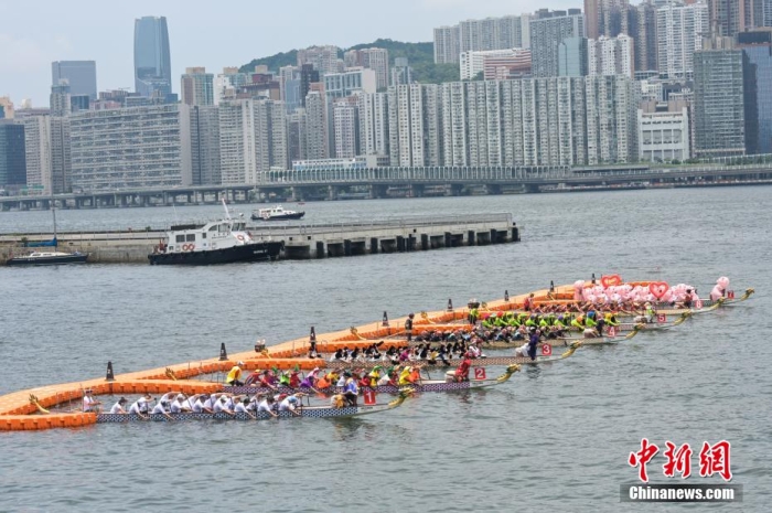 香港国际龙舟邀请赛赛事。陈永诺 摄