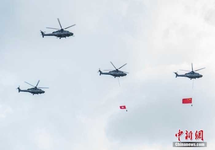 香港特区举行升旗仪式和酒会庆祝回归26周年