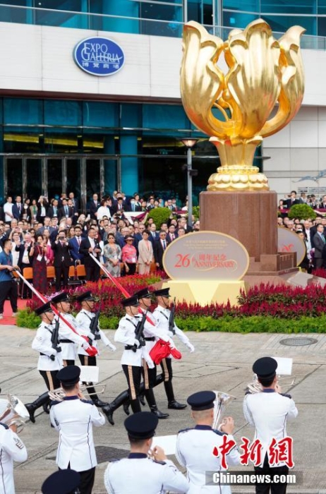 香港特区举行升旗仪式和酒会庆祝回归26周年