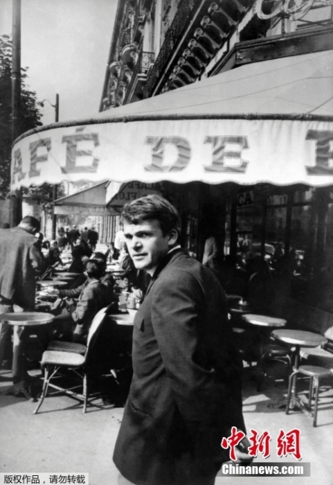 年轻读者谈米兰·昆德拉：我读《不能承受的生命之轻》不再是为“赶时髦”