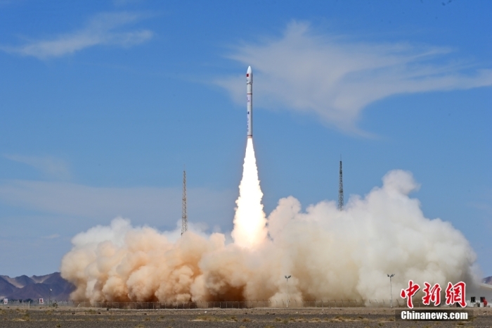 北京时间7月22日13时07分，谷神星一号遥六运载火箭在中国酒泉卫星发射中心成功发射升空，将搭载的乾坤一号卫星、星时代-16卫星共两颗商业卫星顺利送入预定轨道发射任务获得圆满成功。汪江波 摄