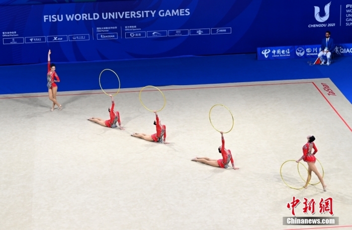 7月31日，第31屆世界大學生夏季運動會藝術體操集體5人圈操決賽在成都體育學院進行，中國隊以30.900分獲得金牌，日本隊以28.500分獲得銀牌，烏克蘭隊以27.800分獲得銅牌。圖為中國隊在比賽中。中新社記者 安源 攝