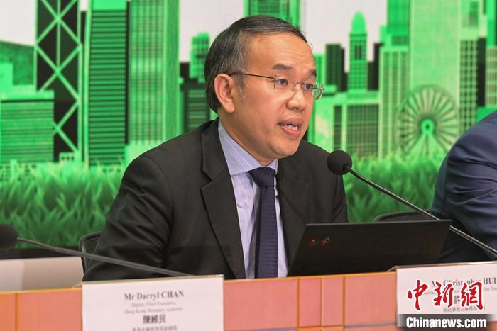 图为香港特区政府财经事务及库务局局长许正宇出席记者会。 <a target='_blank' href='/'>中新社</a>记者 陈永诺 摄