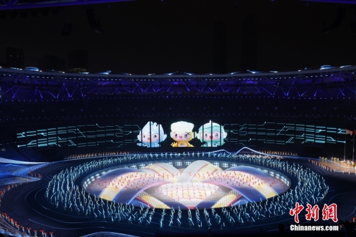 9月23日，杭州第19届亚运会开幕式在浙江杭州奥体中心体育场举行。图为开幕式上的文艺演出。<a target='_blank' href='/'>中新社</a>记者 韩海丹 摄