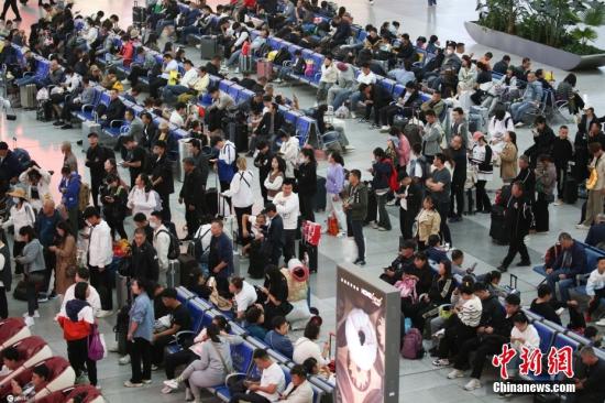 China's sees 11.81 mln inbound, outbound trips during Golden Week