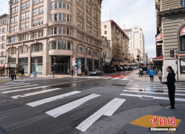 当地时间11月13日，美国加州旧金山联合广场周边刚刚被冲洗过的街道较往常更为整洁。<a target='_blank' href='/'>中新社</a>记者 刘关关 摄