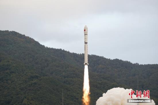 China launches experimental satellite into space