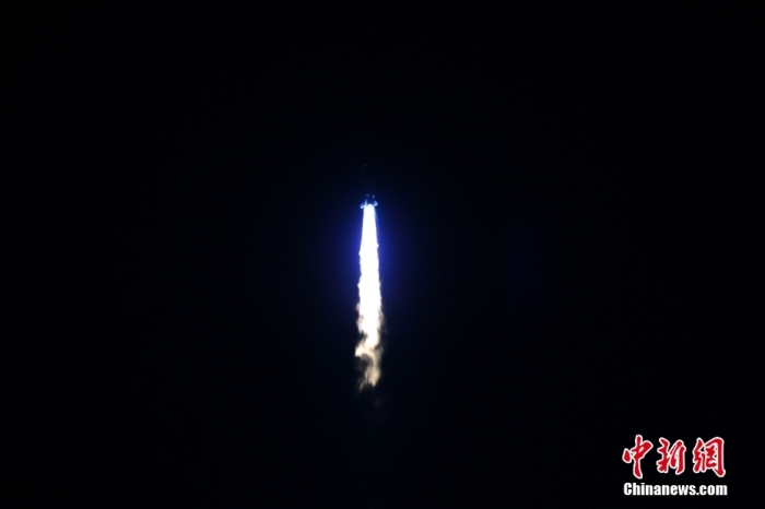 朱雀二号遥三运载火箭发射成功。汪江波 摄