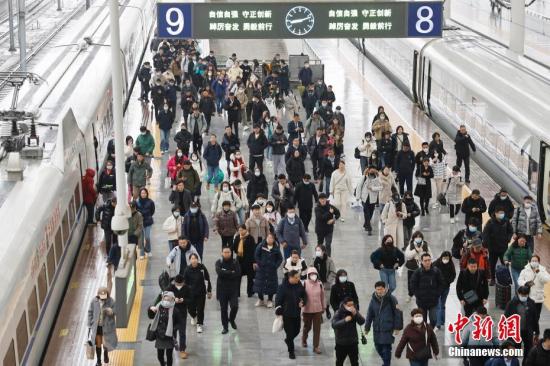 Rail network saw nearly 500 mln passenger trips during Spring Festival