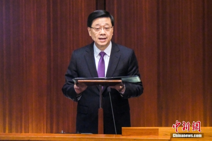 3月19日，香港特区立法会全票通过《维护国家安全条例》。图为香港特区行政长官李家超到立法会发言。 中新社记者 陈永诺 摄