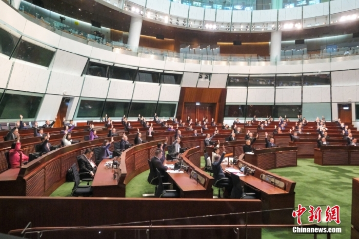 3月19日，香港特区立法会全票通过《维护国家安全条例》。图为立法会表决二读条例草案现场。 中新社记者 陈永诺 摄