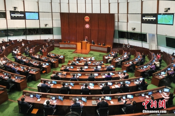 3月19日，香港特区立法会全票通过《维护国家安全条例》。图为立法会表决三读条例草案现场。 中新社记者 陈永诺 摄